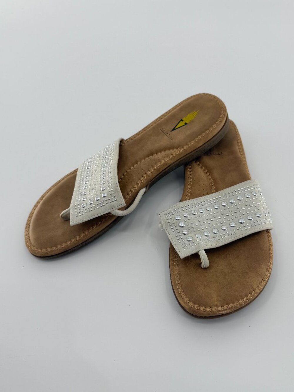 Volatile Women's Studded Slide Sandals Cream Off-White Thong Flat EUC